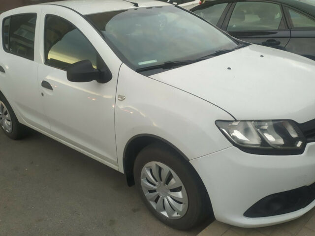 Renault Sandero 2015 года