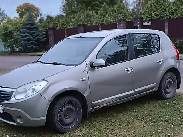Renault Sandero 2010 года