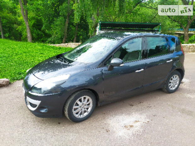 Renault Scenic 2010 года