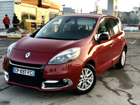 Renault Scenic 2012 года