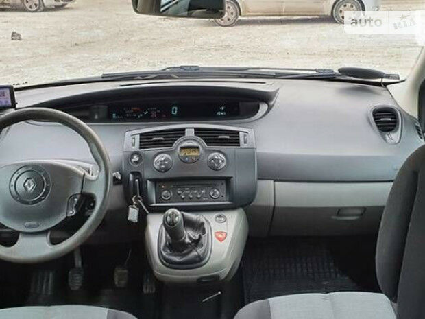 Рено Сценик 2005 року Renault Scenic 2005 року
