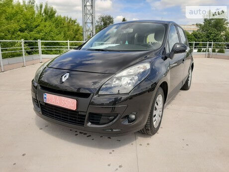 Renault Scenic 2010 года