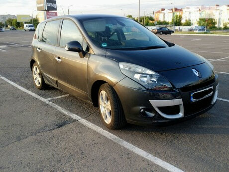 Renault Scenic 2010 года