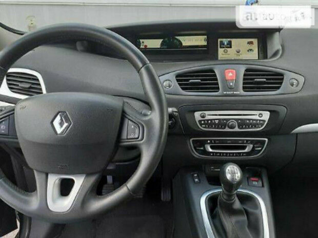 Renault Scenic 2011 года