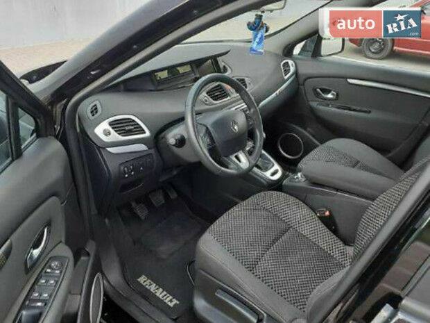 Renault Scenic 2011 года