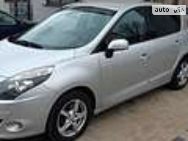 Renault Scenic 2011 года