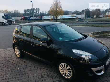 Renault Scenic 2010 года