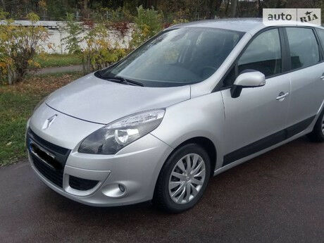 Renault Scenic 2011 року