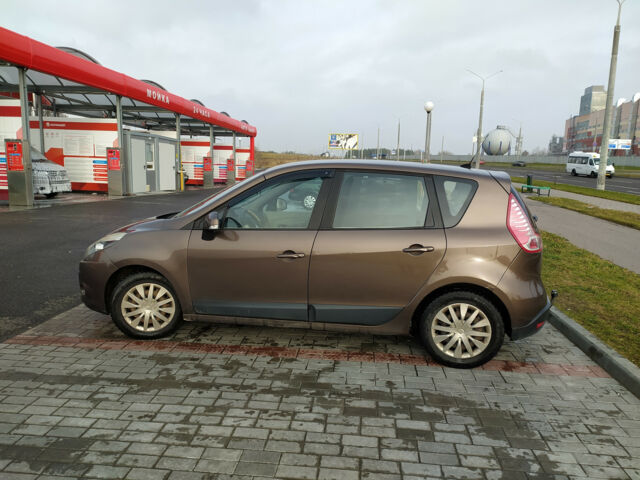 Renault Scenic 2010 года