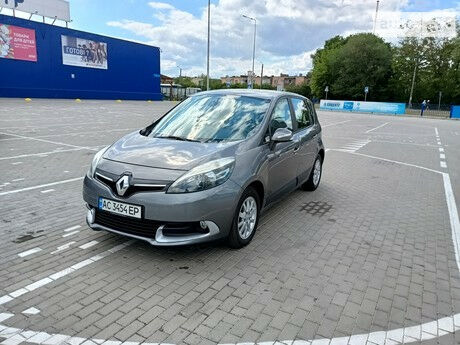 Renault Scenic 2012 года