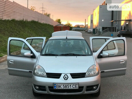 Рено Симбол 2007 року Renault Symbol 2007 року