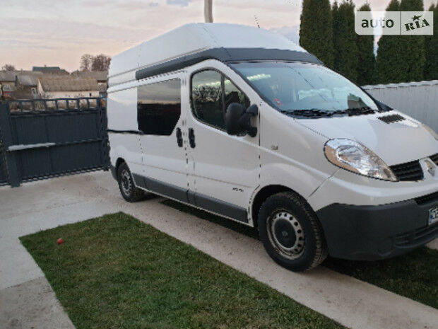 Renault Trafic пасс. 2014 года