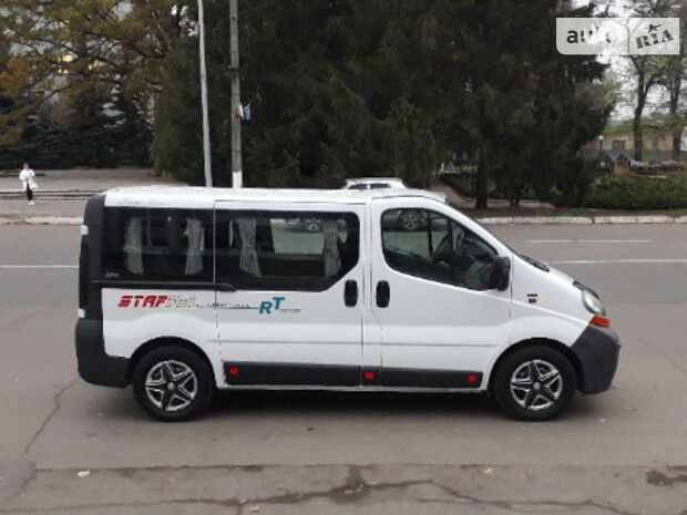 Рено Трафик пасс. 2002 року Renault Trafic пасс. 2002 року