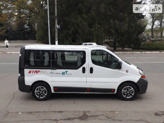 Renault Trafic пасс. 2002 года