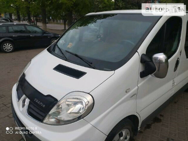 Renault Trafic пасс. 2009 року