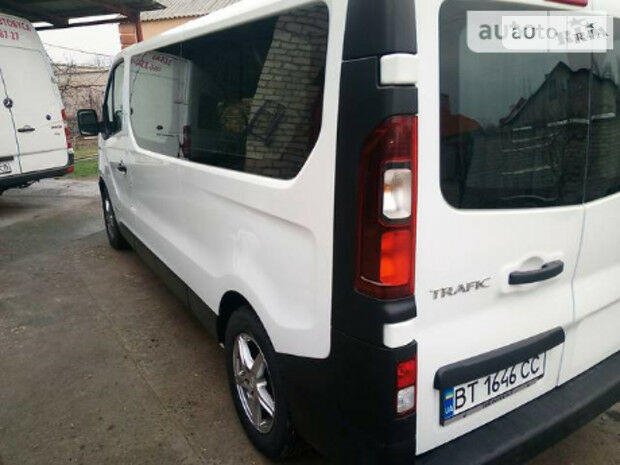 Renault Trafic пасс. 2015 года