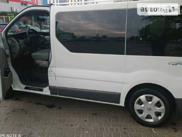 Renault Trafic пасс. 2009 года