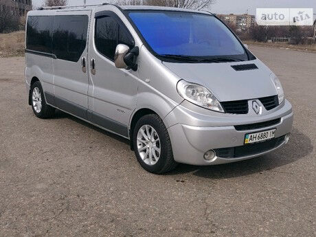 Рено Трафик пасс. 2010 року Renault Trafic пасс. 2010 року