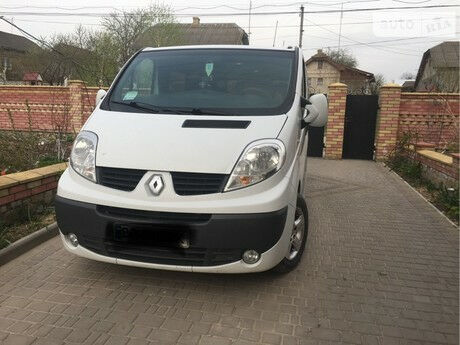 Renault Trafic пасс. 2010 року