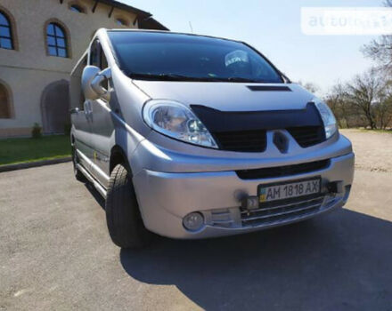 Renault Trafic пасс. 2011 року - Фото 2 автомобіля