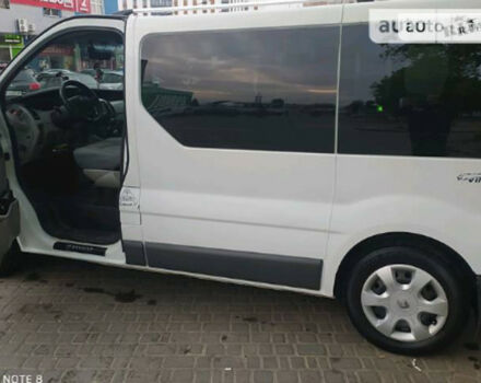 Renault Trafic пасс. 2009 року