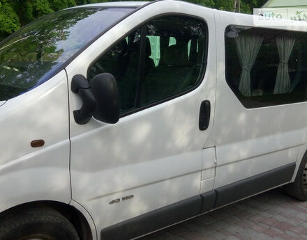 Renault Trafic пасс. 2003 року