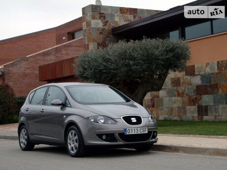 Сеат Алтеа 2008 года SEAT Altea 2008 года