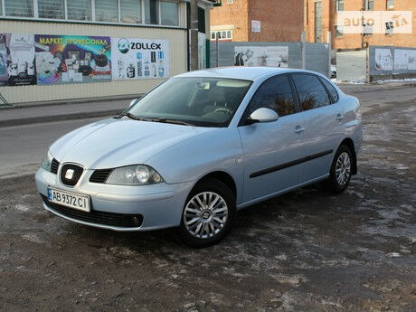 Сеат Кордоба 2003 года SEAT Cordoba 2003 года