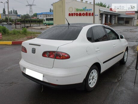 Сеат Кордоба 1993 года SEAT Cordoba 1993 года
