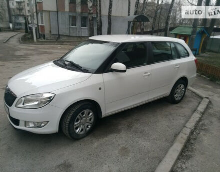 Фото на отзыв с оценкой 4.4 о Skoda Fabia Combi 2014 году выпуска от автора "Ivan" с текстом: Чудове авто для сімї. Малий розхід пального, чудова динаміка та вмістимий багажник.