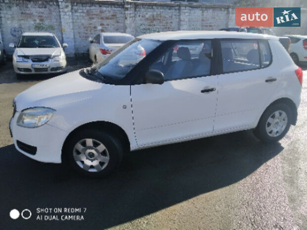 Шкода Фабия 2009 года Skoda Fabia 2009 года