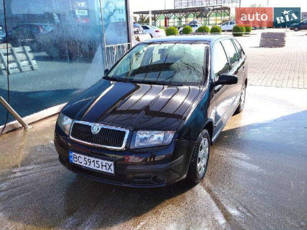 Шкода Фабия 2007 року Skoda Fabia 2007 року