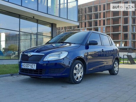 Шкода Фабия 2012 року Skoda Fabia 2012 року