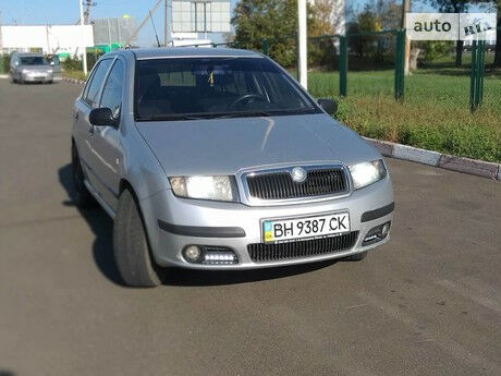 Шкода Фабия 2005 року Skoda Fabia 2005 року