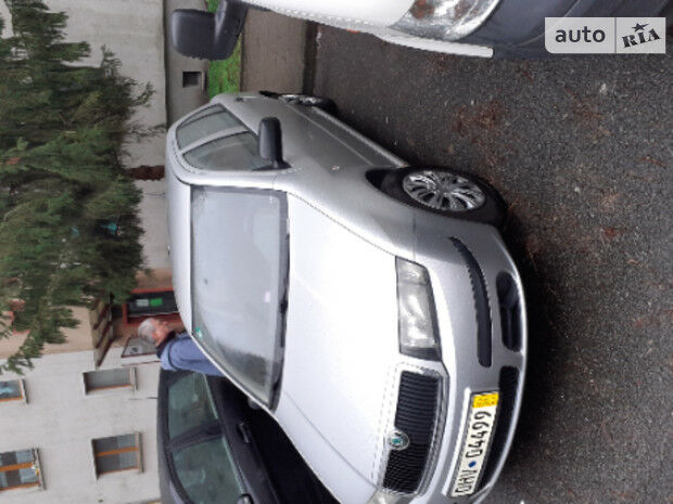 Шкода Фабия 2001 року Skoda Fabia 2001 року