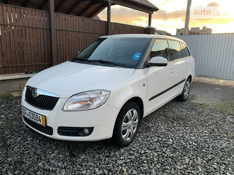 Шкода Фабия 2009 года Skoda Fabia 2009 года