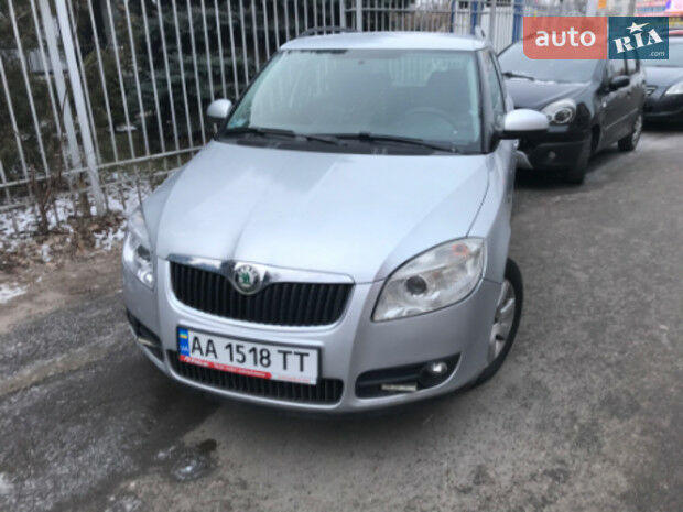 Шкода Фабия 2009 года Skoda Fabia 2009 года