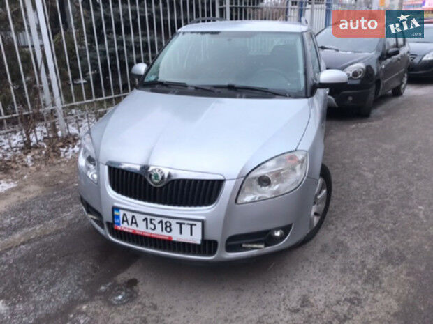 Шкода Фабия 2009 года Skoda Fabia 2009 года