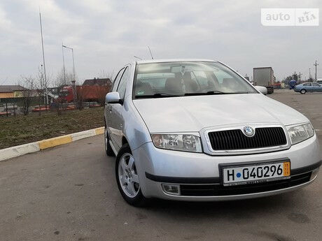 Шкода Фабия 2002 года Skoda Fabia 2002 года