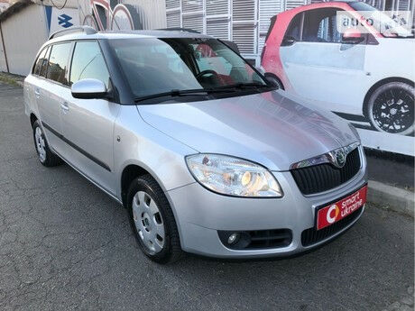Шкода Фабия 2008 года Skoda Fabia 2008 года