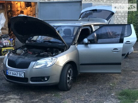 Шкода Фабия 2009 года Skoda Fabia 2009 года
