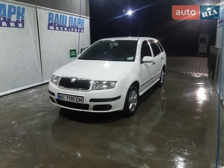 Шкода Фабия 2007 года Skoda Fabia 2007 года