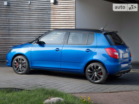 Шкода Фабия 2011 года Skoda Fabia 2011 года