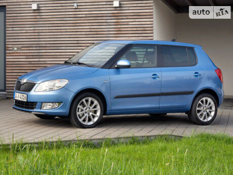 Шкода Фабия 2012 года Skoda Fabia 2012 года