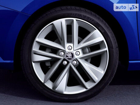 Шкода Фабия 2011 года Skoda Fabia 2011 года