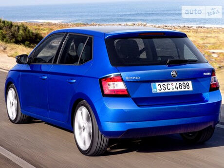 Шкода Фабия 2013 года Skoda Fabia 2013 года