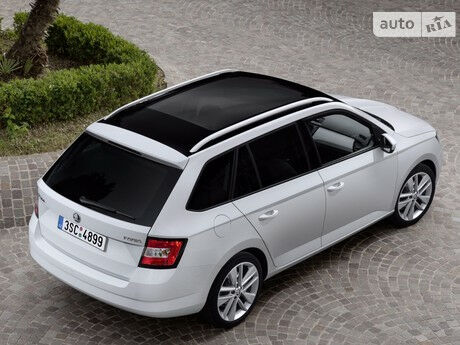 Шкода Фабия 2005 року Skoda Fabia 2005 року
