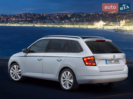 Шкода Фабия 2006 року Skoda Fabia 2006 року