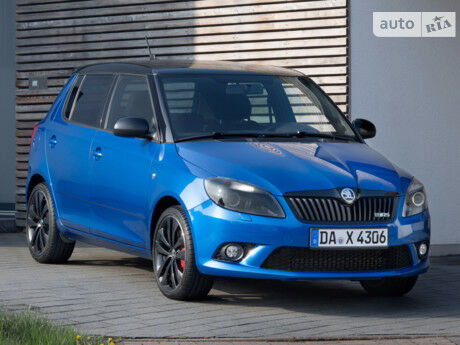 Шкода Фабия 2004 года Skoda Fabia 2004 года