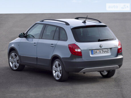 Шкода Фабия 2004 року Skoda Fabia 2004 року